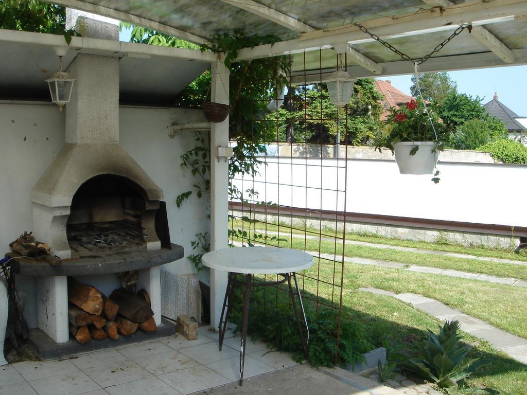 Dum V Podzamci Apartment Mělník Стая снимка